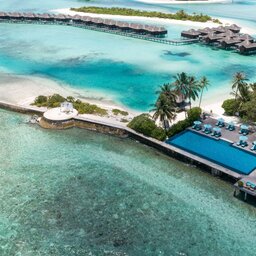 Malediven-Anantara-Veli-luchtfoto-zwembad