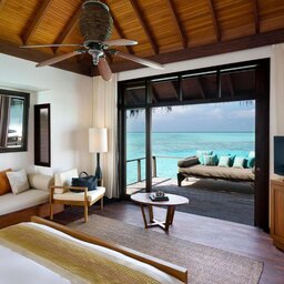 Malediven-Anantara-Veli-over-water-bungalow