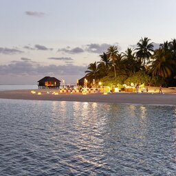 Malediven-Conrad-Rangali-strand-by-night