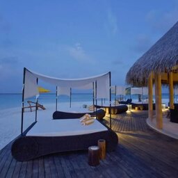 Malediven-Drift-Thelu-Veliga-Retreat-ligbedden
