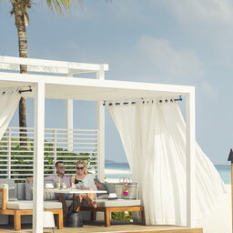 Malediven-Landaa-Giraavaru-Hotel-Four-Seasons-Resort-Blu-Beach-Club-3