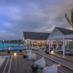 Malediven-Landaa-Giraavaru-Hotel-Four-Seasons-Resort-Blu-Beach-Club