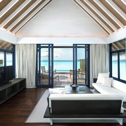 Malediven-Maafushi-Como-Cocoa-Island-Hotel-1BR-water-villa-with-pool-living
