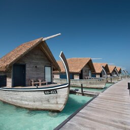 Malediven-Maafushi-Como-Cocoa-Island-Hotel-Dhoni-Suites-Walkway