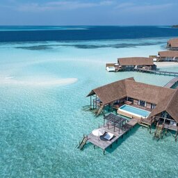 Malediven-Maafushi-Como-Cocoa-Island-Hotel-luchtfoto-watervilla-met-zwembad