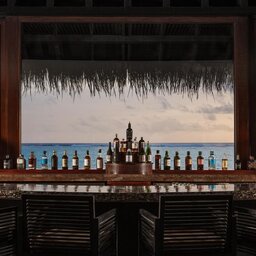 Malediven-North-Malé-Atoll-One-and-Only-Hotel-bar