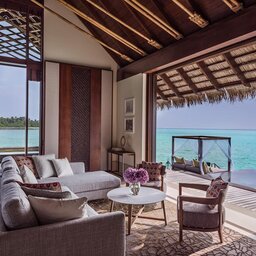 Malediven-North-Malé-Atoll-One-and-Only-Hotel-water-villa-living