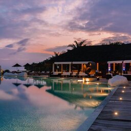 Malediven-South-Ari-Atoll-Lily-Beach-aqva-bar
