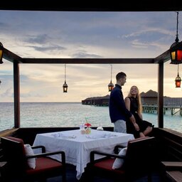 Malediven-South-Ari-Atoll-Lily-Beach-tamarind-restaurant-2