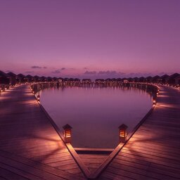 Malediven-South-Ari-Atoll-Lily-Beach-water-villas