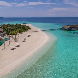 Malediven-Voavah-eiland-Four-Seasons-Baa-Atoll-resort-luchtfoto