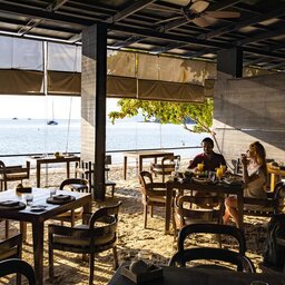 Maleisië-westkust-The-Andaman-Langkawi-strand-restaurant