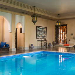 Marokko-Atlasgebergte-Kasbah-Tamadot-Interior-Pool