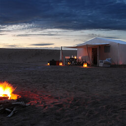 Marokko-Zagora-Woestijn-Erg-Chigaga-Azalai-Desert-Camp-tent-avond