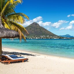 Mauritius-algemeen-strand-strandstoelen en parasol