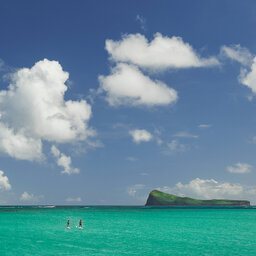 Mauritius-noorden-Paradise-Cove-Hotel-koppel-stand-up-paddle