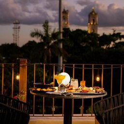 Mexico-Yucatan-Chichen-Itza-Hotels-Meson-del-Marques-diner