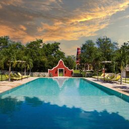 Mexico-Yucatan-Ekmul-Hotels-Hacienda-Ticum-zwembad