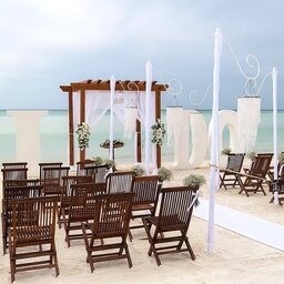 Mexico-Yucatan-Isla-Holbox-Hotels-Las-Nubes-de-Holbox-strand-1