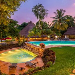 Mexico-Yucatan-Uxmal-Hotels-The-Lodge-Uxmal-zwembad-avond