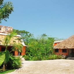 Mexico-Zuid-Mexico-Chiapas-Hotels-Boutique-Hotel-Quinta-Cha-Nab-Nal-gebouw