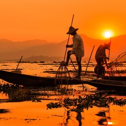 Myanmar-Inle meer-hoogtepunt-bij zonsondergang