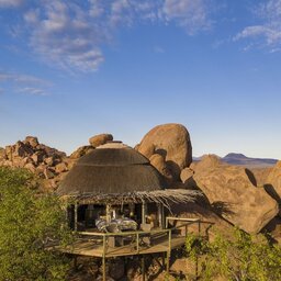 Namibie-Damaraland-Mowani-Camp-hutje-exterieur