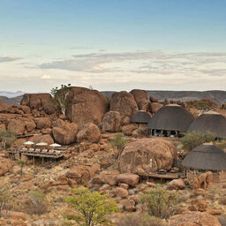 Namibie-Damaraland-Mowani-Camp-lodge-exterieur
