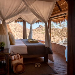 Namibie-Damaraland-Mowani-Camp-slaapkamer