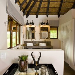 Namibie-Etosha-East-hotel-Mushara Lodge-badkamer-1