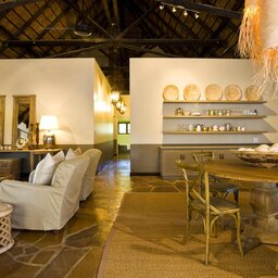 Namibie-Etosha-East-hotel-Mushara Lodge-kamer-luxe