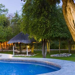 Namibie-Etosha-East-hotel-Mushara Lodge-zwembad