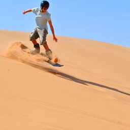 Namibië-Excursies-Sandboarden1