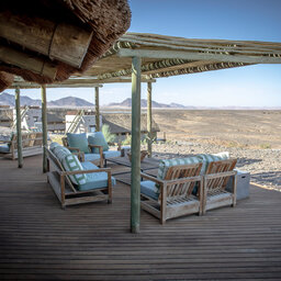 Namibie-Sossusvlei-Kulala-Desert-Lodge-lounge-deck