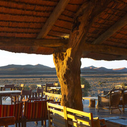 Namibie-Sossusvlei-Kulala-Desert-Lodge-Restaurant-observatiedeck