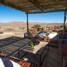 Namibie-Sossusvlei-Kulala-Desert-Lodge-zitbanken