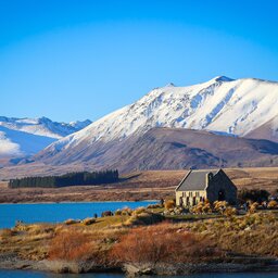 Nieuw-Zeeland-Lake-Tekapo-shutterstock_2455813497