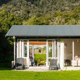 Nieuw-Zeeland-Marlborough-Hotels-Furneaux Lodge-cottage-deluxe suite