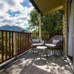 Nieuw-Zeeland-Marlborough-Hotels-Punga Cove Resort-Deluxe Suite terras 2