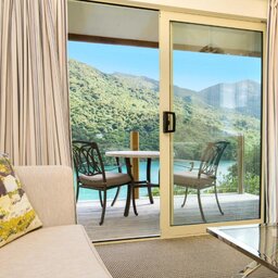 Nieuw-Zeeland-Marlborough-Hotels-Punga Cove Resort-Deluxe Suite terras