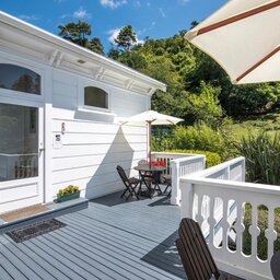 Nieuw-Zeeland-Marlborough-Hotels-Sennen House-terras