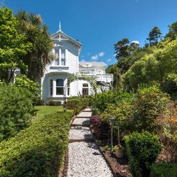 Nieuw-Zeeland-Marlborough-Hotels-Sennen House-tuin 2