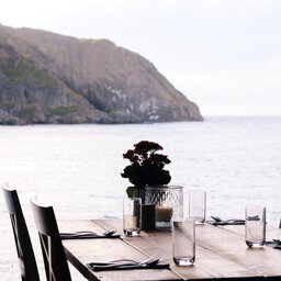 Noord-Noorwegen-Lofoten-Nusfjord-Arctic-Resort-restaurant