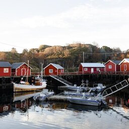 Noord-Noorwegen-Lofoten-Nusfjord-Arctic-Resort-vissershut