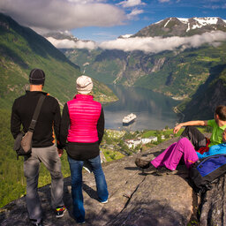 Noorwegen-Fjord-Noorwegen-streek-Geiranger-familie-VisitNorwaycom
