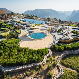 Oman-bergen-Anantara Al Jabal Al Akhdar resort-helikopterview