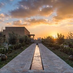 Oman-bergen-Anantara Al Jabal Al Akhdar resort-zicht by night