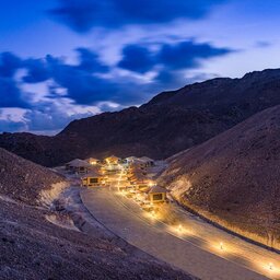 Oman-Kust rond Sur-Ras Al Jinz Turtle Reserve Hotel-helikopterview