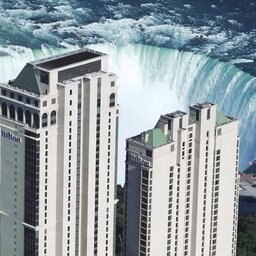 Oost-Canada-Niagara-Falls-Hilton-Fallsview-Hotel-Suites-gebouw