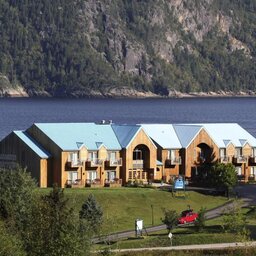 Oost-Canada-Saguenay-Auberge-des-Battures-gebouw